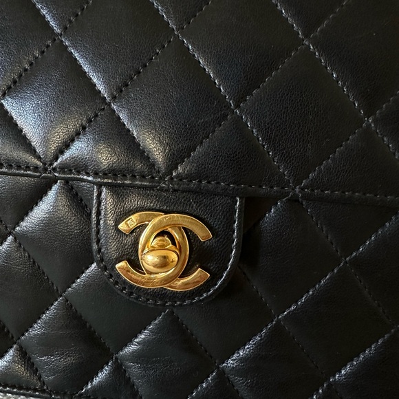 CHANEL 2000-2001 Turnlock Half Flap Medium Black Lambskin - Picture 8 of 10
